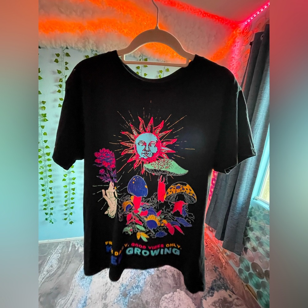 Black hippie t-shirt